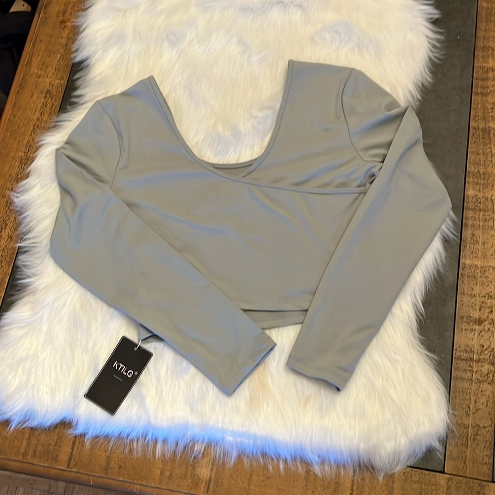 KTILG Womens Grey Long Sleeve Cropped Athletic Shirt Size Medium